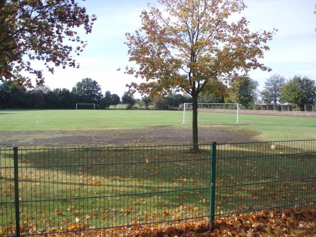 Fußballplatz 1 links 