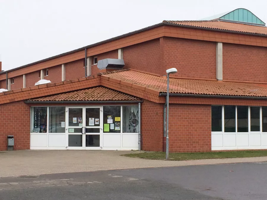 Eingang Große Sporthalle, gegenüber dem Vereinsheim