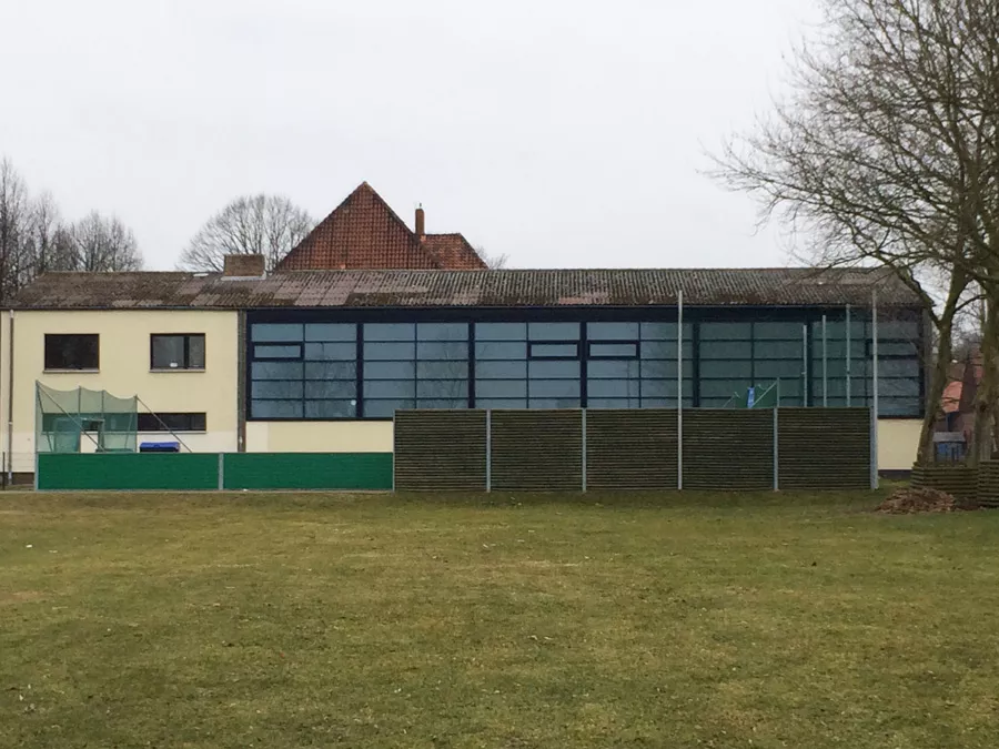 Seitenansicht kleine Turnhalle, gegenüber Vereinsheim